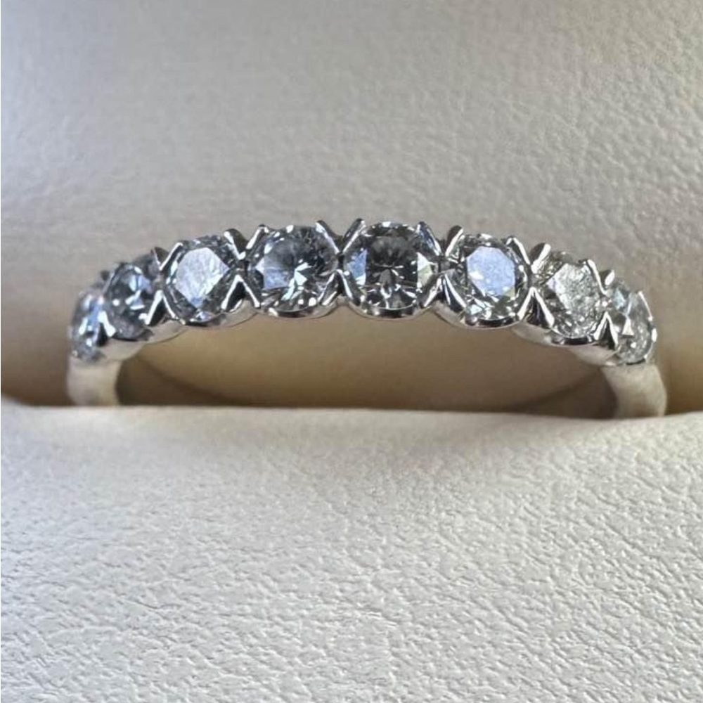 .6 ct 8 diamond infinity band. Size 6.5